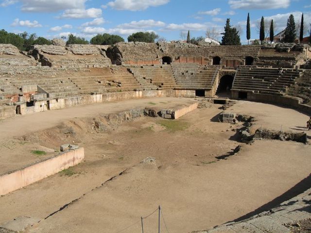 Anfiteatro Romano (s.I a.C./ 8 a.C.)