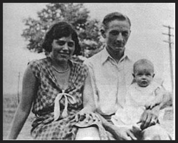 Nace en Marion, Indiana