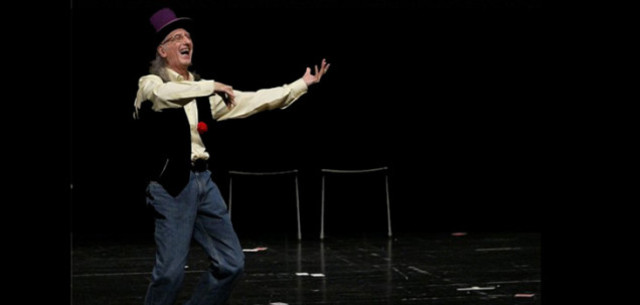 dirige 2 cortometrajes