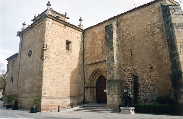 Iglesia con extramuros, Iglesia de San Juan Bautista (XIII)