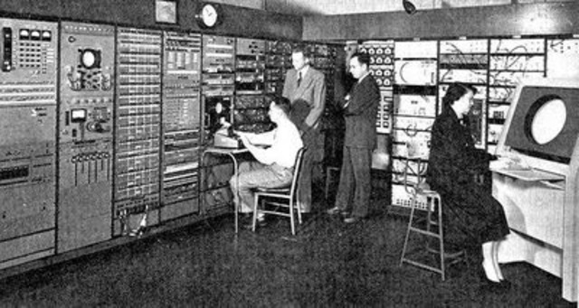 COMPUTADOR ELECTROMECANICO