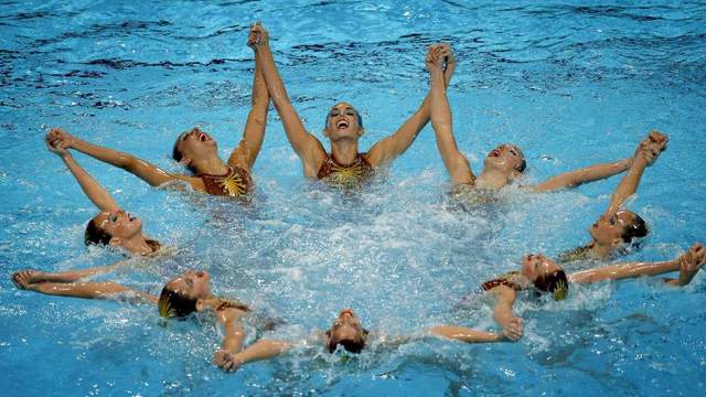 the first appearance of swimming synchronized in them was in Los Ángeles 1984.
