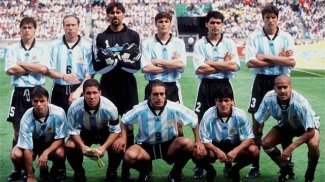 cultural:La&nbsp;selección nacional de Argentina fue uno de los 32 países participantes de la&nbsp;Copa Mundial de Fútbol de 1998