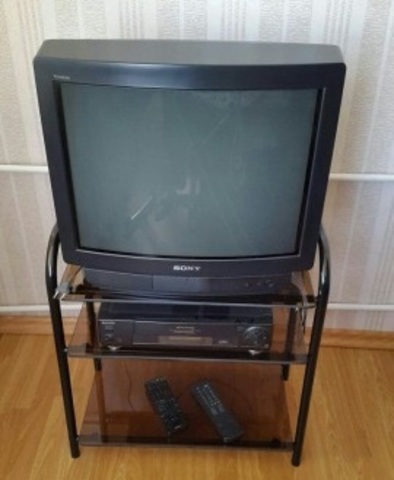 PRIMERA TELE Y VIDEOCASETERA
