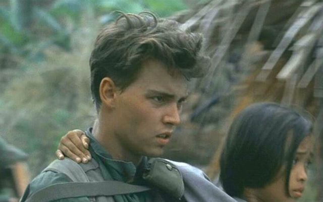 Participa en la película dirigida por Oliver Stone,Platoon