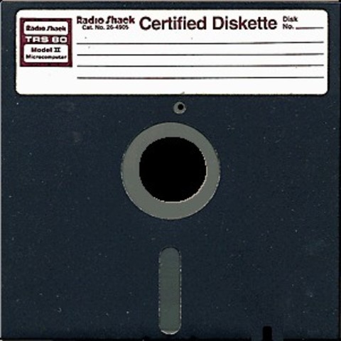 IBM introduce al mercado el "memory disk" o "floppy disk"