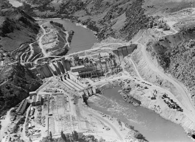 The building of the Roxburgh Dam started