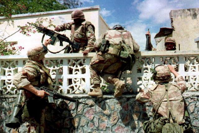 US Marines land near Mogadishu ahead of a UN peacekeeping force sent to restore order and safeguard relief supplies