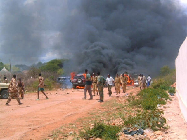 Union of Islam Courts maliticia invade Mogadishu and take over. Ethiopian troops use this opportunity to enter Somalia