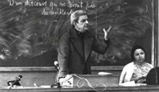 Funda la Escuela Freudiana de París