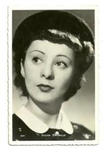 Inicia relación con SylviaMakles Bataille