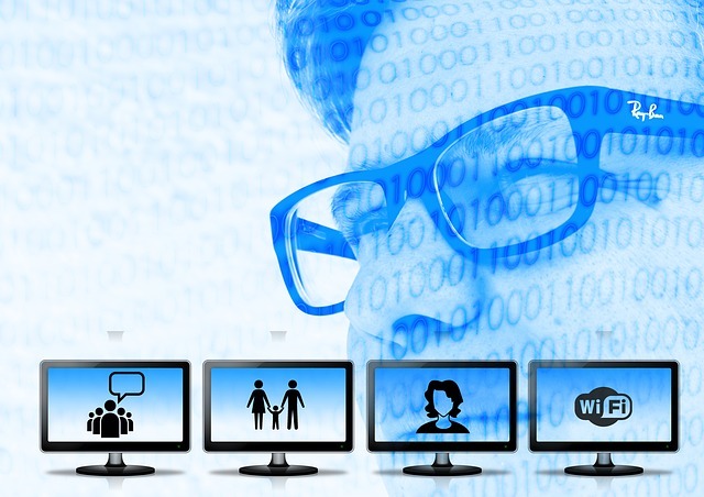 Spanish students and teachers visit Polish school.