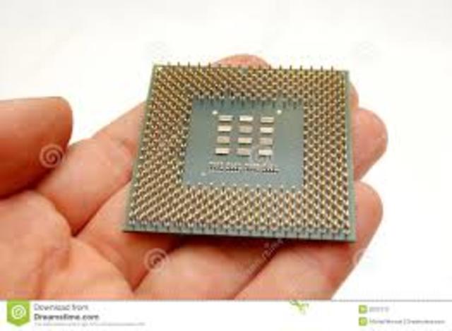 naissance du premier microprocesseur.