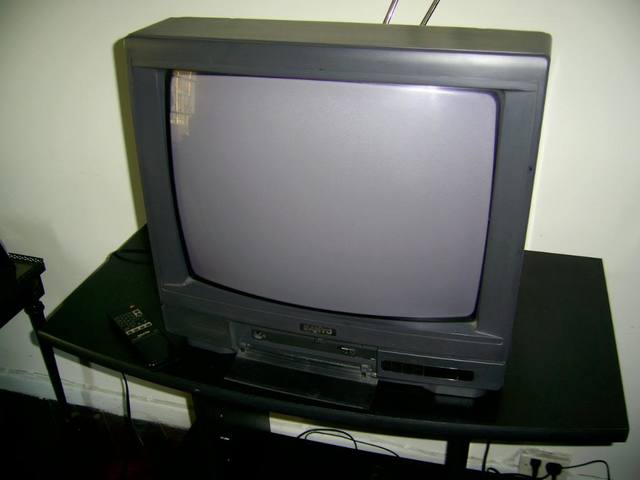 La televisión grande a color