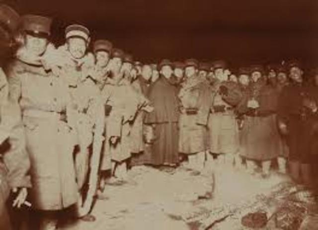 Japanese land troops at Chemulpo