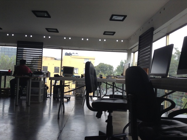 Trabajando en un despacho de arquitectura.