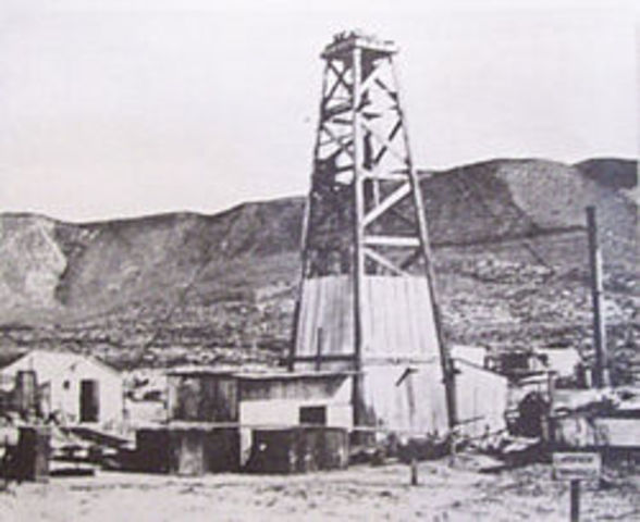 EE.UU. primer pozo de petróleo