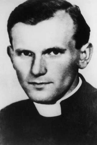 se convierte en sacerdote