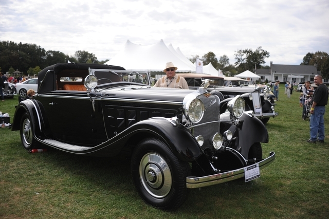 First foot pedal operates 4 wheel brakes