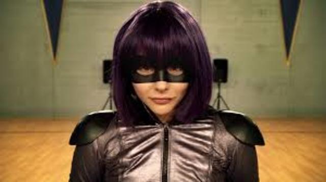Chloë aparece como Hit-Girl en la película Kick-Ass