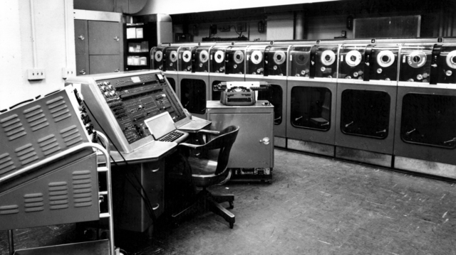 primer computador ( UNIVAC I )