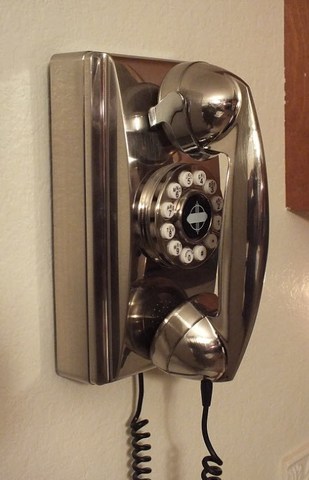 First phone to combine a ringer and handset