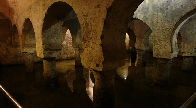 El Castillo de Trujillo. Patio de Armas y sus aljibes