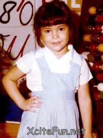 Shakira escribio su primera canción