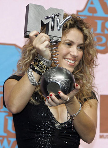 Shakira gano Mejor Artista del Año