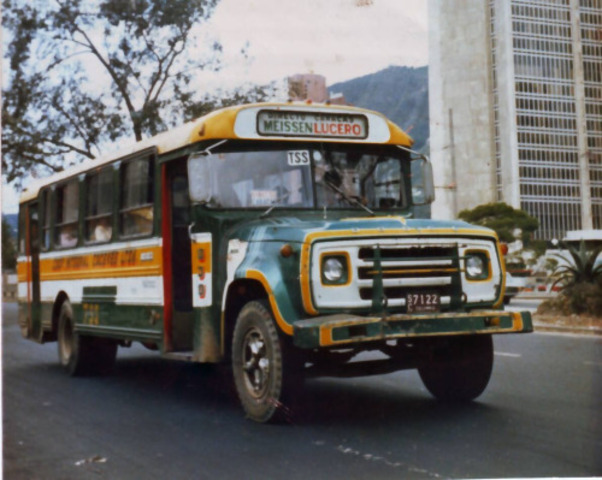 primeros buses en bogotá