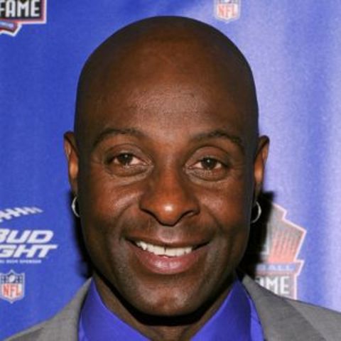 Jerry Rice is born in October 13, 1962 in Crawford, Mississippi