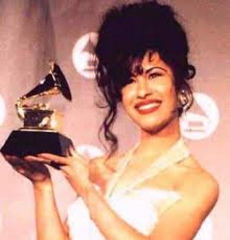 Selena ganó vocalista femenina del año en los premios de música tejana