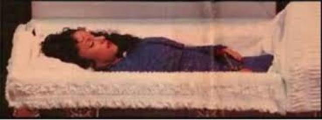 Selena es mató por Yolanda Saldivar en el hotel de "Days Inn"