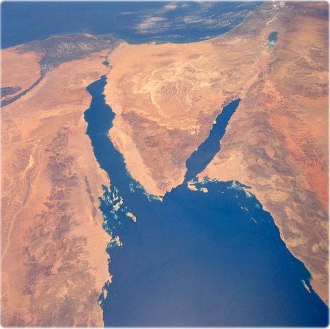 Egypt gets Sinai Peninsula back from Israel