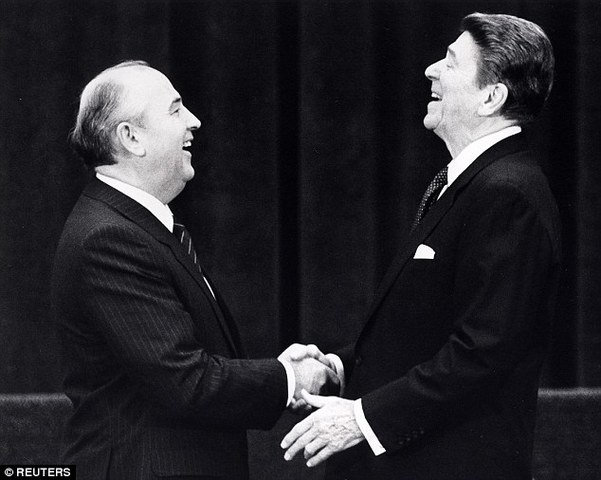 Bush and Gorbachev hold summit in D.C