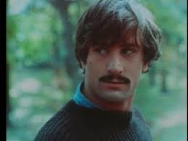 Con veinte años de edad,De Niro hace su primera intervención cinematográfica