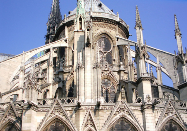 Le pape bénit le chantier de Notre-Dame de Paris.