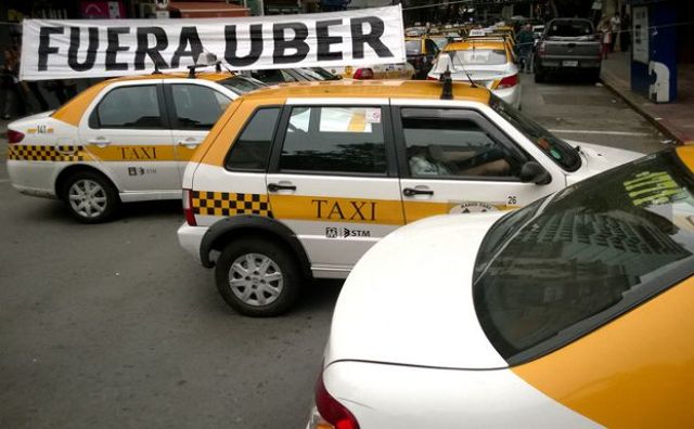 Guerra contra Uber: Dourado irrumpió en capacitación