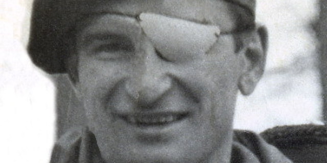 loses eyesight in one eye