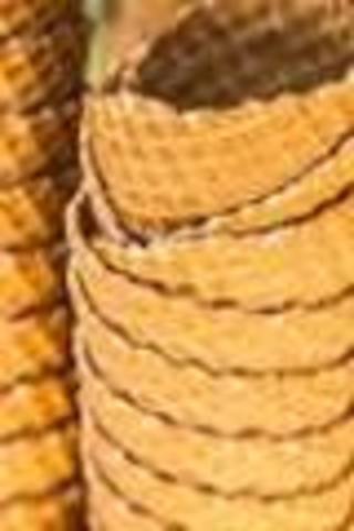 Antonio makes ice cream biscuit cups