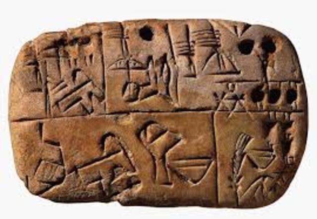 Hacia el 2500 a.C aparece la escritura cuneiforme