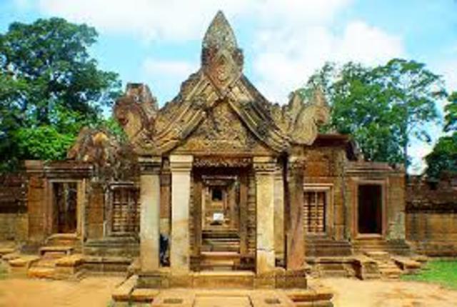 Rajendravarman builds Banteay Srei Temple