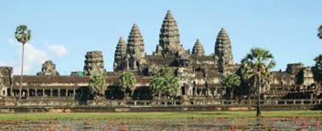 Hindu Chams invade and pillage Angkor kingdom.