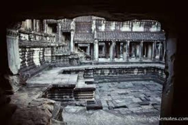 Khemers Abandon Angkor Wat