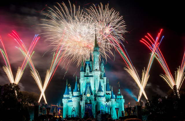 "Wishes" Debuts By Lighting Up the Disney Park's Sky