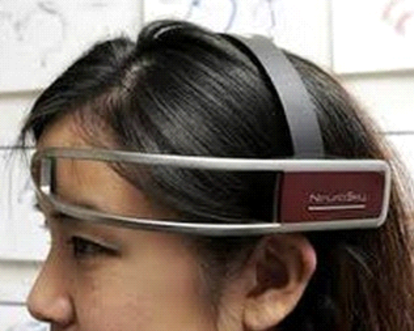 Beyin Okuyan Kumanda;bu teknoloji ile 1 ton ağırlığındaki kayayı, video oyunlarında beyin gücünüzle kaldırabiliyorsunuz.