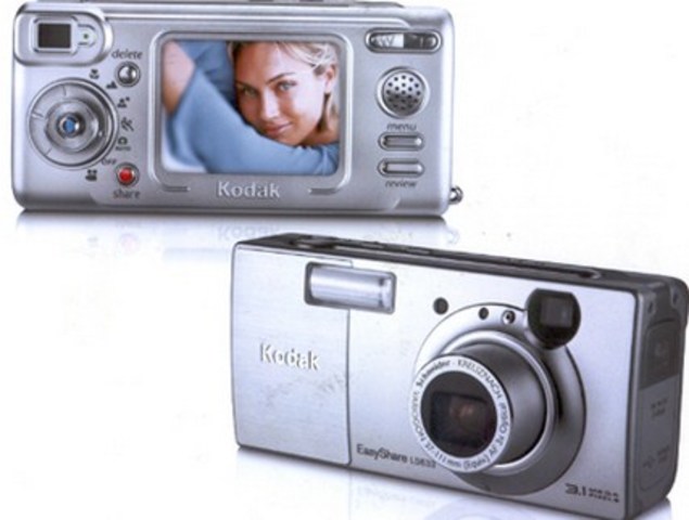 (OLED) ekranlı  dünyanın ilk dijital fotoğraf makinesi Kodak tarafından yayınlandı.