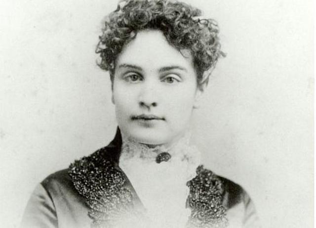 Anne Sullivan arrives in Tuscumbia