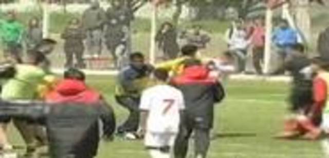 Batalla campal en Inferiores de Huracán y Boca