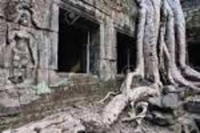 Khmers abandon Angkor